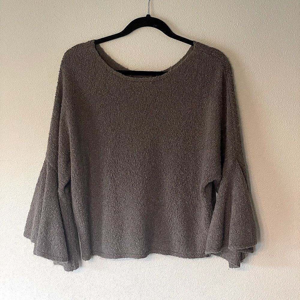 Soft, 3/4 Flare Sleeve Brown/Green Sweater. Size Medium.